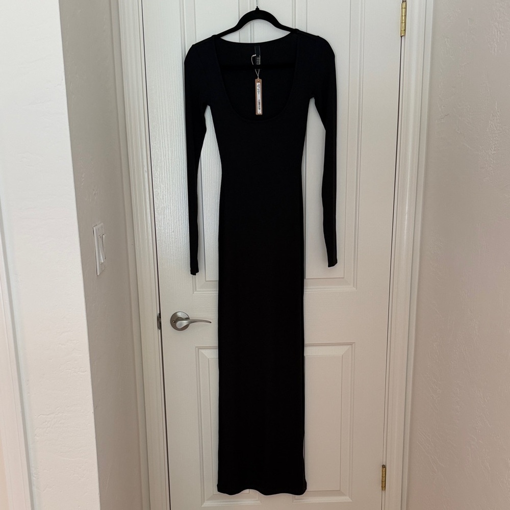 SKIMS Black 
SOFT LOUNGE LONG SLEEVE DRESS
